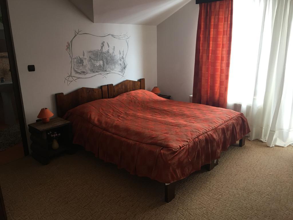 Vila Colt De Rai Hotel Rîşnov Kültér fotó